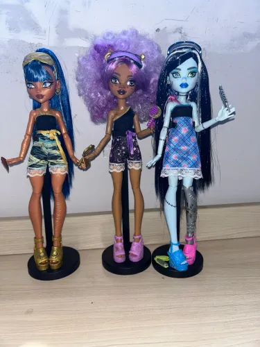 Monster High lote buried secrets(leia descrição)
