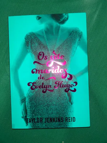 Livro Os sete maridos de Evelyn Hugo