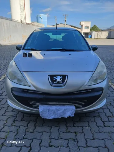 Peugeot 207 XR 1.4 Flex 8V 5P 2011