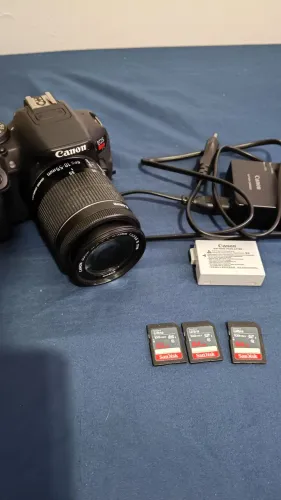 Canon T5i + Lente 18-55 + 3 cartões sd