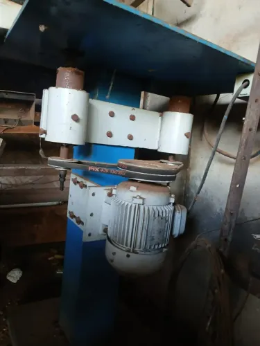 Máquina de chanfrar / desbastar couro