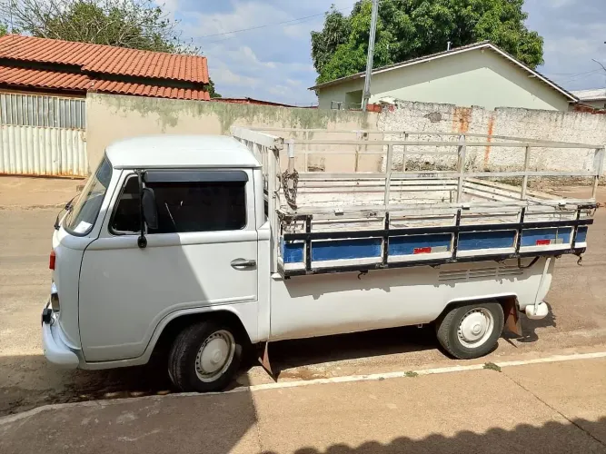 Combi motor 1.600 com carroceria de madeira 