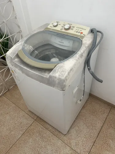 Máquina de lavar com agitador quebrado