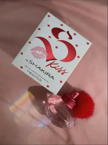 Perfume Kiss by Shakira