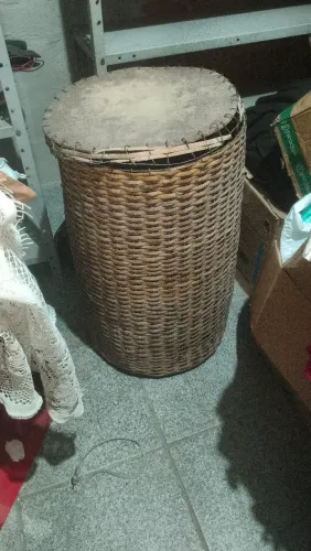 Cesto de roupa ou de enfeite 