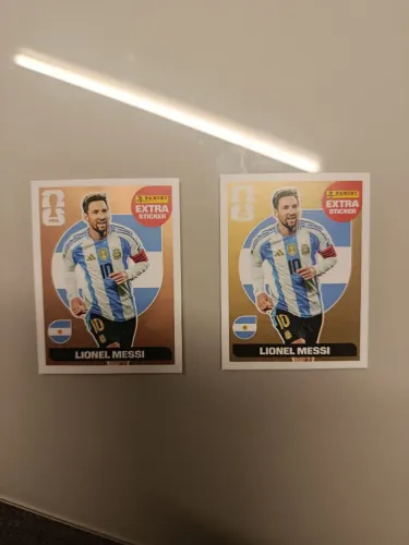 2 Figurinhas Lionel Messi ouro e bronze