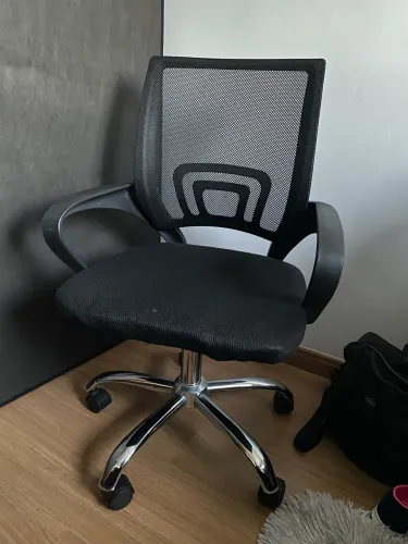 Cadeira de Escritório Giratória Ergonômica com Encosto em Tela - Excelente Estado