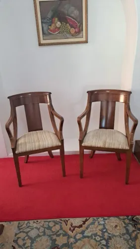 Duas cadeiras em madeira vintage