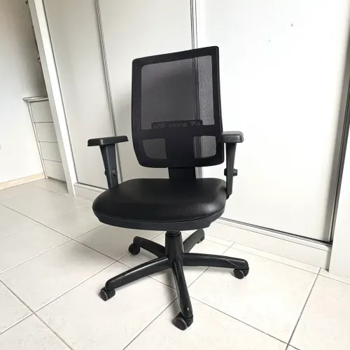 Cadeira giratória diretor preta