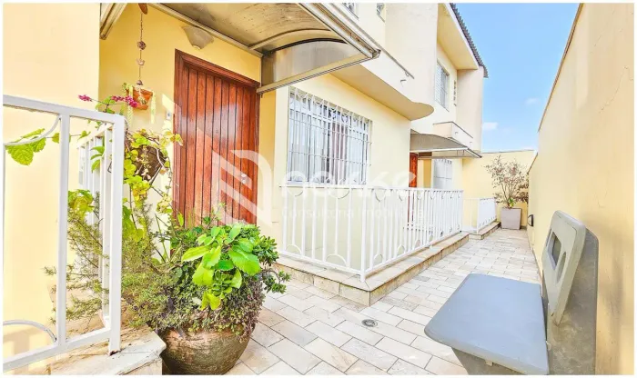 Sobrado em condominio com 112 m², 3 quartos sendo 1 suíte à venda no bairro Saúde