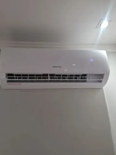 Ar condicionado splint hi wall agratto 9000 BTUs Frio