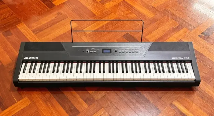 Piano Alesis Recital Pro (usado) 10x s/ juros