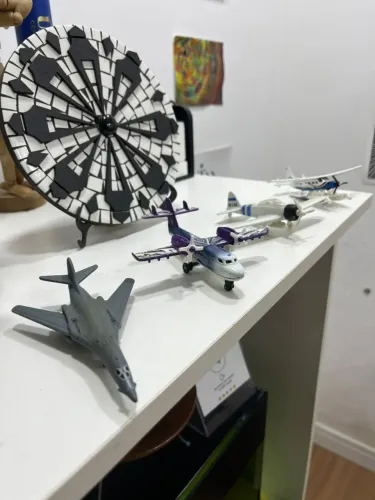 Lote de Miniaturas de Aviões - Matchbox e Maisto