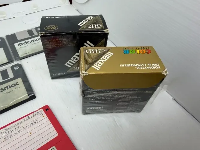 2 Caixas de Disquete Maxell 3 1/2 1.44 mb usadas - Sistema Windows 3 Dismac