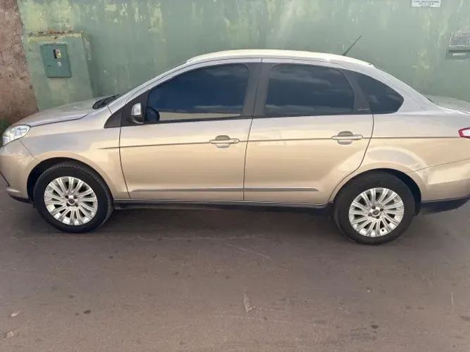 Fiat Grand Siena Essence 1.6 Flex 16V 2014