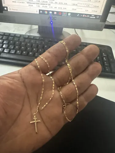 Vende-se cola de ouro piastrini 18k