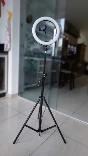 Tripé com luz para lives, vídeos e fotos [Ring Light 2,1M Bmg-41 B-Max]