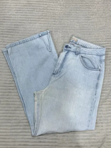 Calça jeans feminina wide leg azul clara