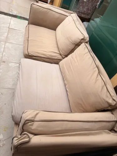 Vende sofá 2 lugares mas cabem 3.