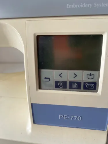 Máquina de Bordar BROTHER PE770 + BASTIDORES
