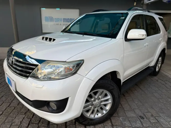 Toyota Hilux SW4 SRV D4-d 4X4 3.0 TDI Dies. AUT 2014