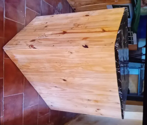 Vendo balcão de palete no formato em L com portas