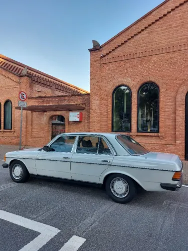 Mercedes-Benz 230-E 2.3 1988