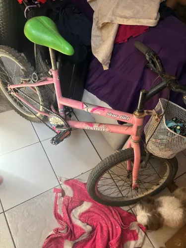Bicicleta Infantil - Aro 20, pra levar logo.