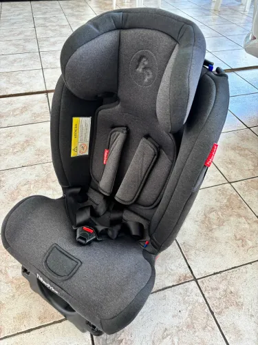 Cadeira Infantil Fisher Price com IsoFix