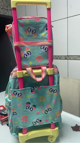 Mochila com Rodinhas e Lancheira Puket