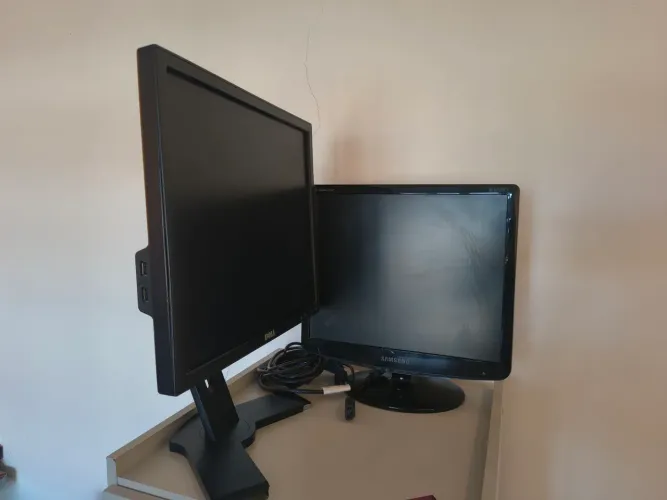 2 TELAS E 2 CPUs pra hoje 200,00 tudo