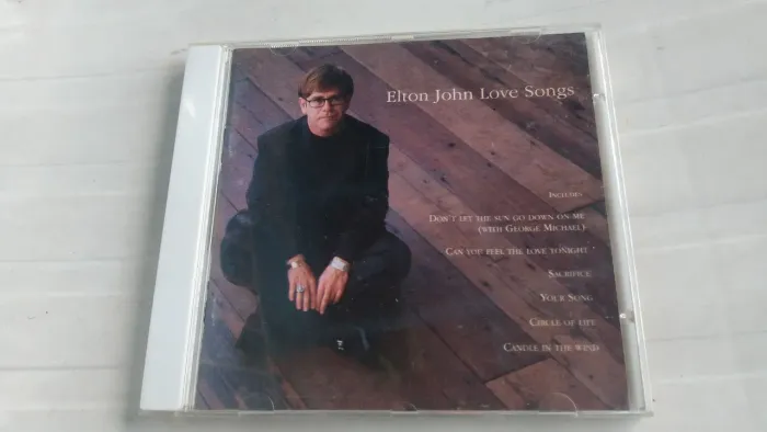 CD original Elton John love songs ótimo estado.