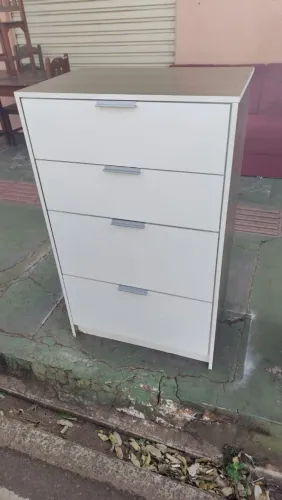 CÔMODA EM MDF FIRME GAVETAS TUDO OK ENTREGA GRÁTIS APROVEITEM ?