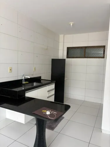 2 quartos, suite, a 30m da principal