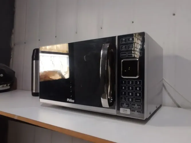 Microondas espelhado bem cuidado