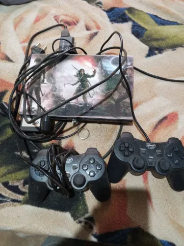 Vende-se play 2 com pendrive com 10 jogos 2 controle memoricard ótimo estado *
