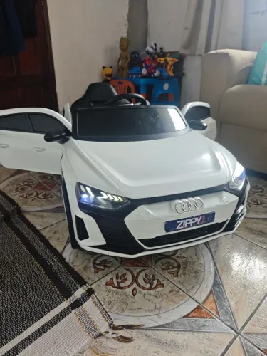 CARRO ELÉTRICO INFANTIL AUDI
