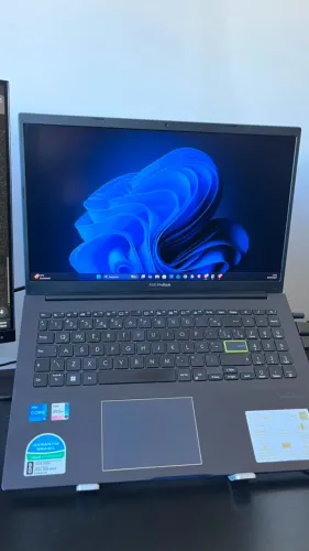 Notebook ASUS VivoBook 15 X513EAN - Excelente estado