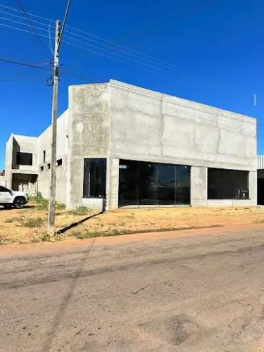 Galpão Comercial 574m² | Esquina | Estrutura para Mercado | Avenida J | Aureny III