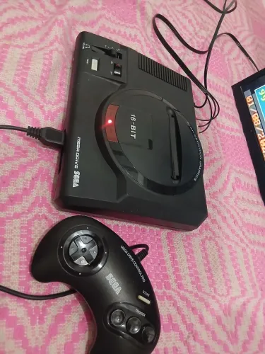 console Tectoy Sega Mega Drive, modelo relançado em 2017.