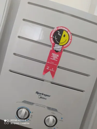 AR CONDICIONADO GELANDO PERFEITAMENTE . Bem novo.