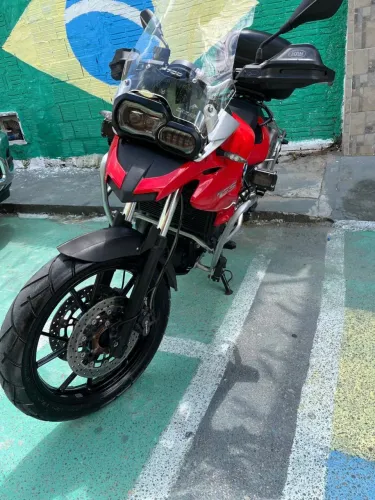 Vendo BMW F700 GS em excelente estado, muito bem cuidada e pronta para rodar.