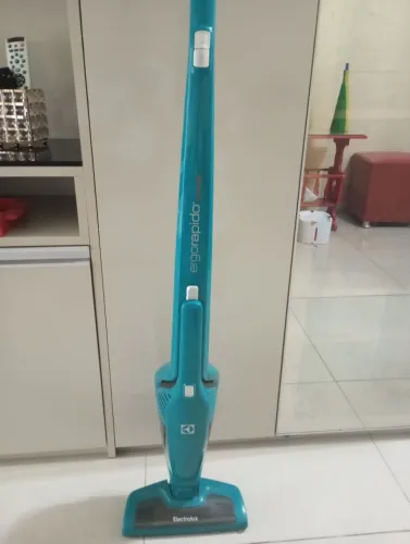 Aspirador de pó Vertical Electrolux Leia o Anúncio