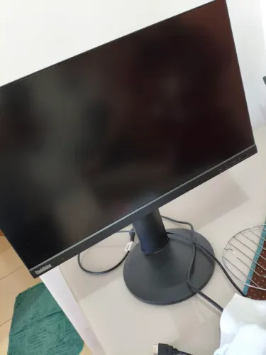 Monitor ThinkVision 24" FHD, com Cabo HDMI