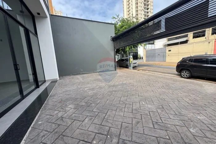 Excelente Salão Comercial no Centro para Academias, Lojas e Restaurantes