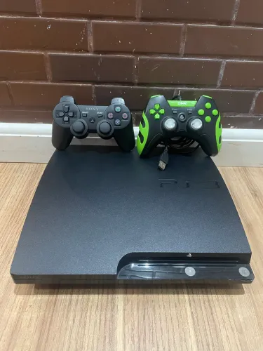 PS3 Slim 120gb vários jogos e 2 controles