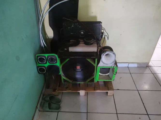 Vendo SOM PARA CARRO 