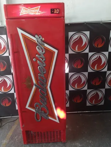 Cervejeira vertical porta cega 220 volts 570 litros <br> marca GELOPAR