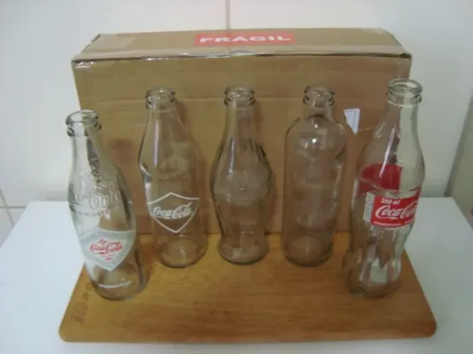 Coleção Retrô Coca-cola - 5 Garrafas Comemorativas De Vidro (Usado)