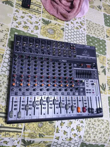 Mixer de áudio Behringer HIB32USB